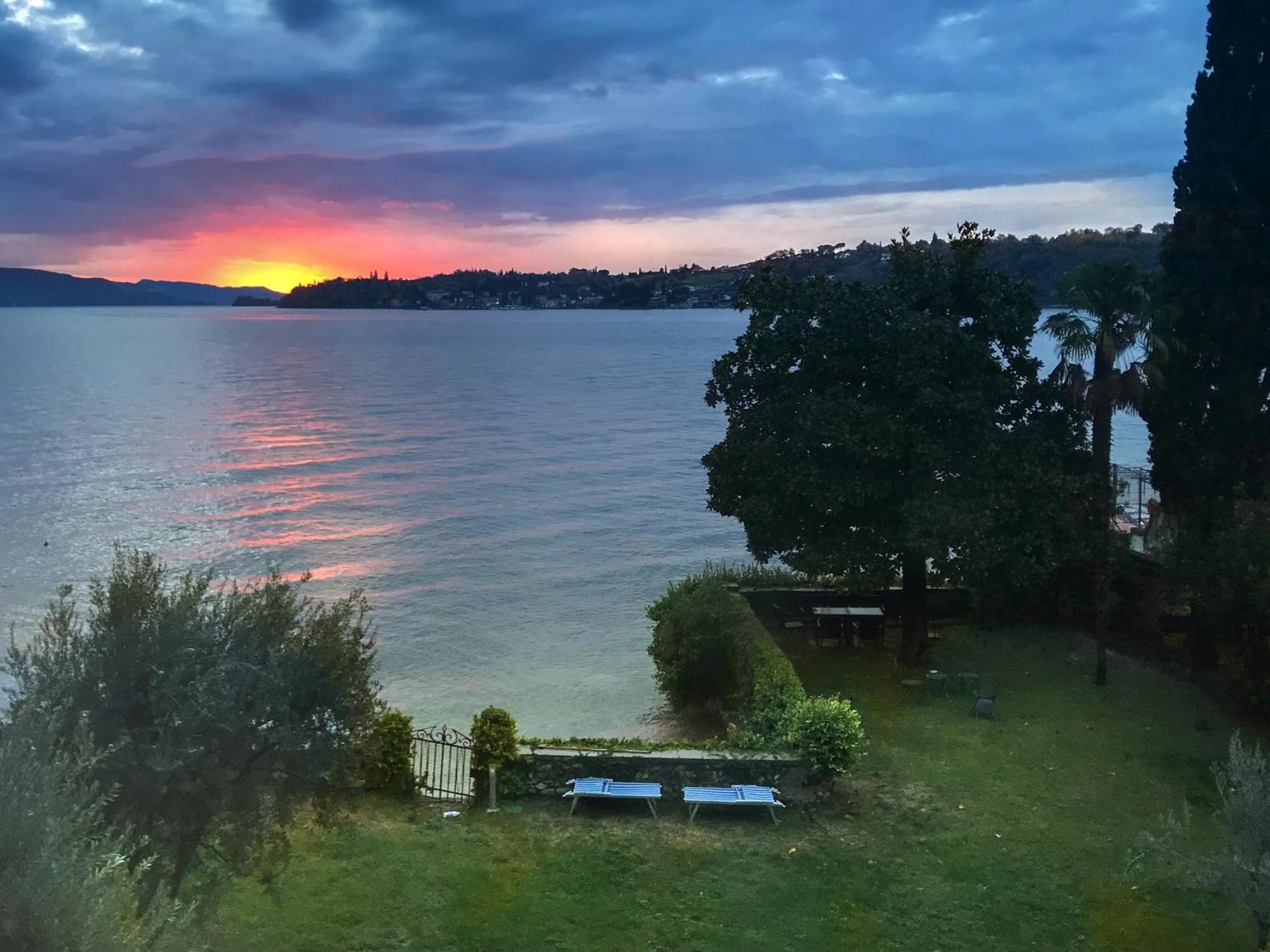 Luxury Lakeside Apartment Right On The Water 살로 외부 사진