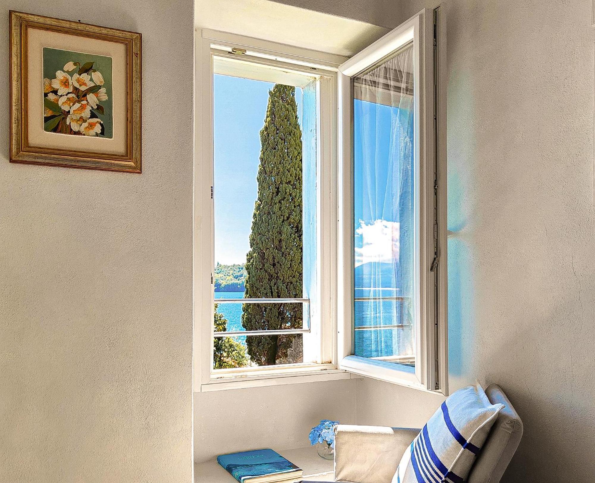 Luxury Lakeside Apartment Right On The Water 살로 외부 사진