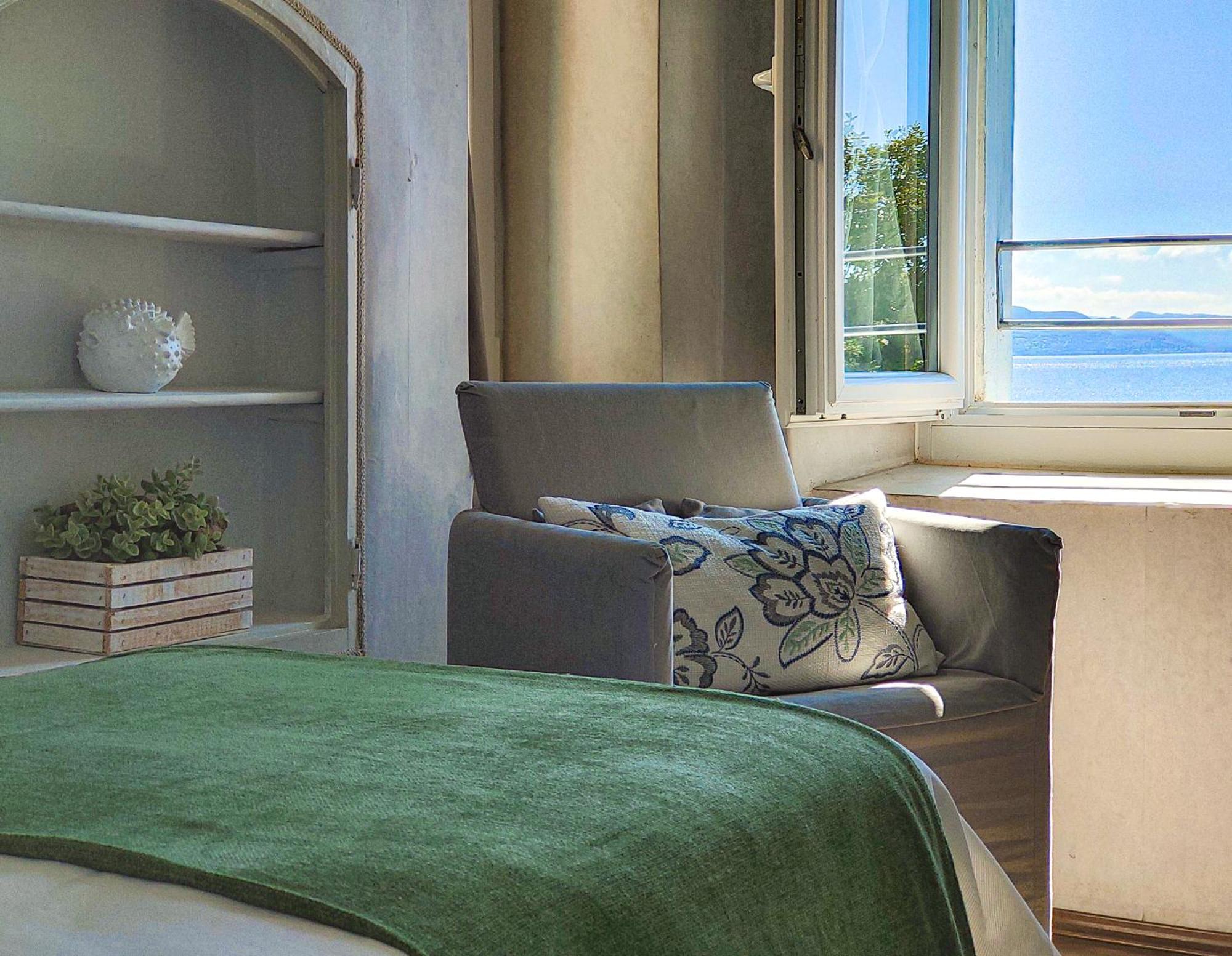 Luxury Lakeside Apartment Right On The Water 살로 외부 사진