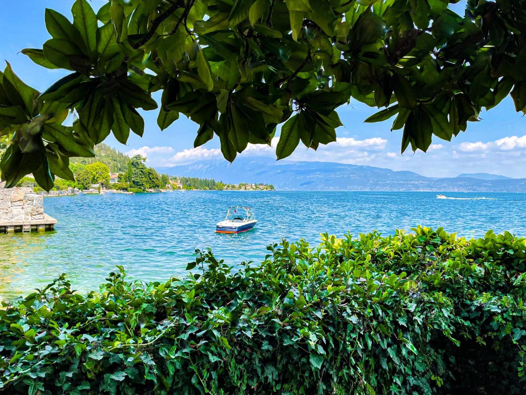 Luxury Lakeside Apartment Right On The Water 살로 외부 사진