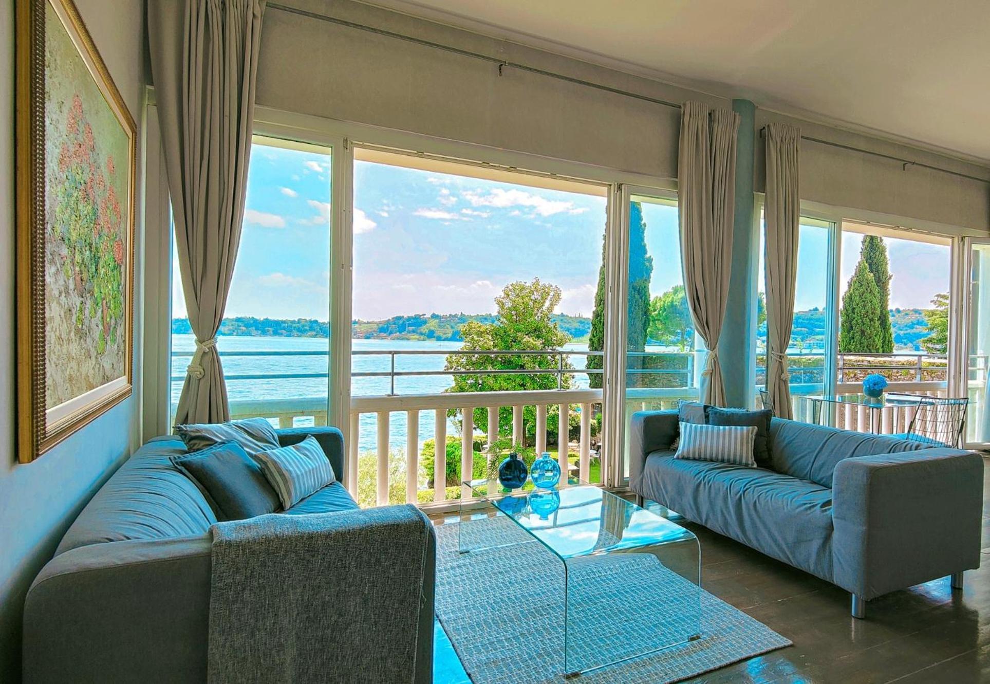 Luxury Lakeside Apartment Right On The Water 살로 외부 사진