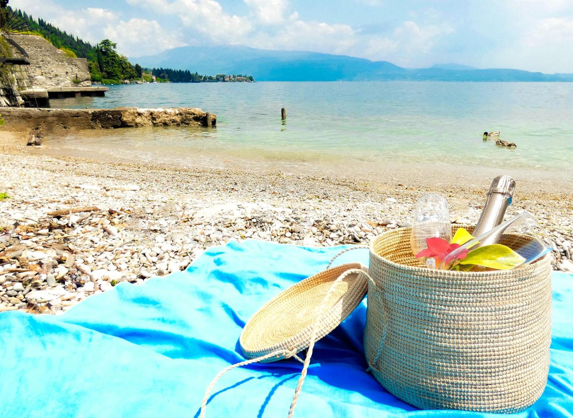 Luxury Lakeside Apartment Right On The Water 살로 외부 사진